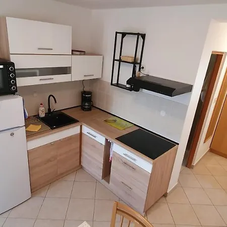 Alicia Lopar-50m Vom Apartman *