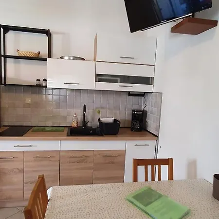 Alicia Lopar-50m Vom Apartment *