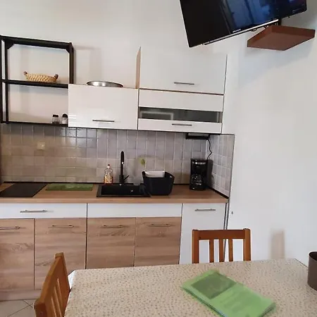 Alicia Lopar-50m Vom Apartman *