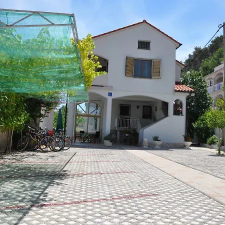 Apartman Alicia Lopar-50m Vom Lopar