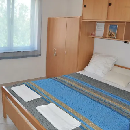 Apartman Alicia Lopar-50m Vom