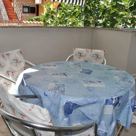 Apartman Alicia Lopar-50m Vom Lopar